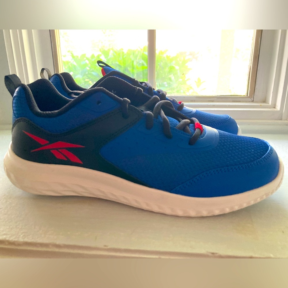 Reebok Boys size 6 Youth NEW
